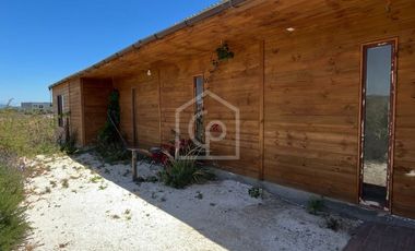 ARRIENDO CASA 4D/2B, AÑO CORRIDO, SEMIAMOBLADA Y CON PISCINA FRENTE A LA PLAYA