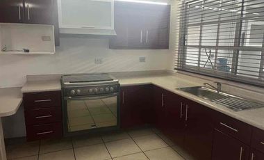 Hermosa y amplia casa en renta en Galaxia La Calera