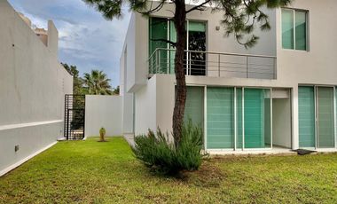 HERMOSA CASA EN VENTA EN BUGAMBILIAS SEGUNDA SECCION