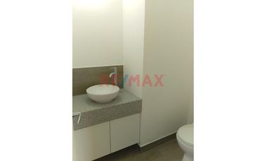 Alquiler De Departamento En Monterrico- Surco.