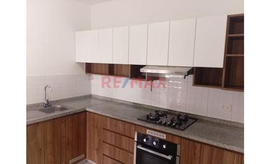 Alquiler De Departamento En Monterrico- Surco.