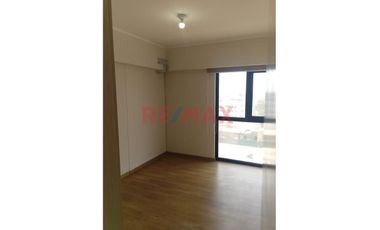 Alquiler De Departamento En Monterrico- Surco.