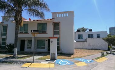 Casa con Terreno Ampliado en Privada – Excelente Plusvalía cerca de Altacia