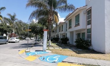 Casa con Terreno Ampliado en Privada – Excelente Plusvalía cerca de Altacia