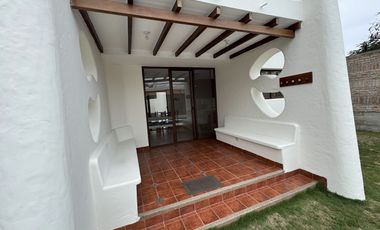 EN VENTA PROPIEDAD CON 2 HERMOSAS CASAS AMOBLADAS EN SAN CLEMENTE-MANABI, PARA INVERSION