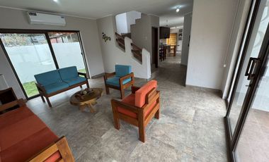 EN VENTA PROPIEDAD CON 2 HERMOSAS CASAS AMOBLADAS EN SAN CLEMENTE-MANABI, PARA INVERSION