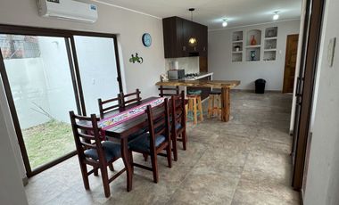 EN VENTA PROPIEDAD CON 2 HERMOSAS CASAS AMOBLADAS EN SAN CLEMENTE-MANABI, PARA INVERSION