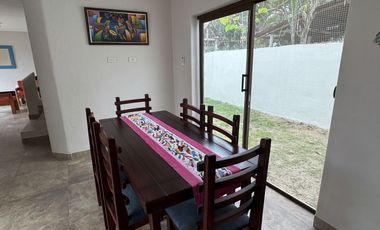 EN VENTA PROPIEDAD CON 2 HERMOSAS CASAS AMOBLADAS EN SAN CLEMENTE-MANABI, PARA INVERSION