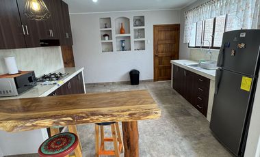EN VENTA PROPIEDAD CON 2 HERMOSAS CASAS AMOBLADAS EN SAN CLEMENTE-MANABI, PARA INVERSION