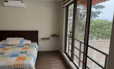 EN VENTA PROPIEDAD CON 2 HERMOSAS CASAS AMOBLADAS EN SAN CLEMENTE-MANABI, PARA INVERSION