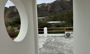 EN VENTA PROPIEDAD CON 2 HERMOSAS CASAS AMOBLADAS EN SAN CLEMENTE-MANABI, PARA INVERSION