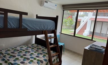 EN VENTA PROPIEDAD CON 2 HERMOSAS CASAS AMOBLADAS EN SAN CLEMENTE-MANABI, PARA INVERSION