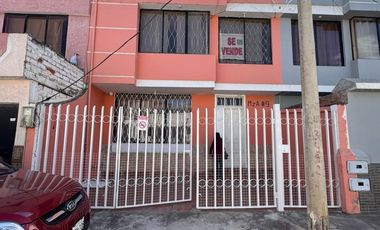 Vendo Casa en las Dalias - Los Pinos en ciudad de Riobamba