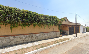 CASA EN VENTA CON ALBERCA EN BRISAS DE CUAUTLA MORELOS DE REMATE