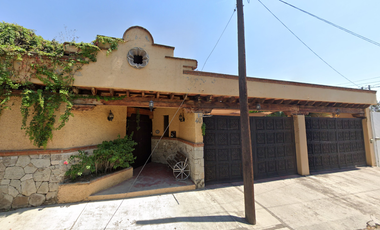 CASA EN VENTA CON ALBERCA EN BRISAS DE CUAUTLA MORELOS DE REMATE