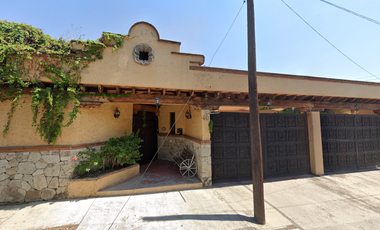 CASA EN VENTA CON ALBERCA EN BRISAS DE CUAUTLA MORELOS DE REMATE