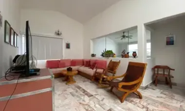 CASA EN VENTA CON ALBERCA EN BRISAS DE CUAUTLA MORELOS DE REMATE