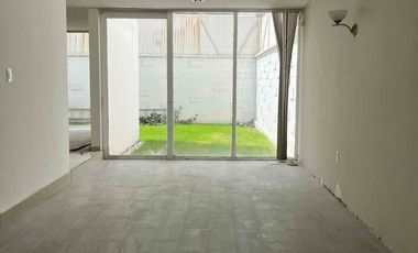 Echegaray, casa en renta remodelada