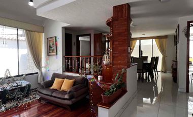 casa en venta con local y departamento sector. MONAY totoracocha