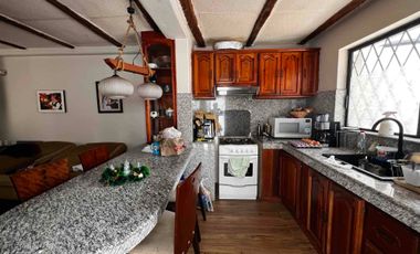 casa en venta con local y departamento sector. MONAY totoracocha