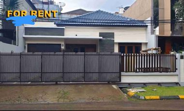 Disewakan Rumah Cocok Untuk Kantor atau Rumah Tinggal Di Kompleks Batununggal