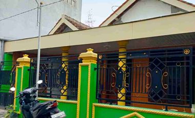 Rumah Kampung Dekat Alun Alun Ponorogo
