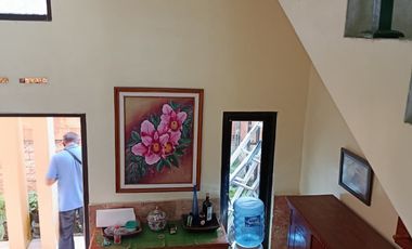 Di Jual Rumah dua lantai Full batu alam di kota Blitar