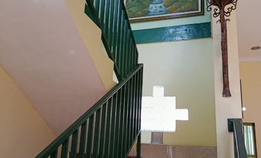 Di Jual Rumah dua lantai Full batu alam di kota Blitar