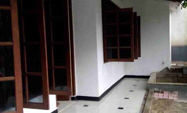 DISEWAKAN RUMAH 165M2 SEMI FURNISHED 4 BR KOMPLEK PINANG GRIYA PERMAI
​