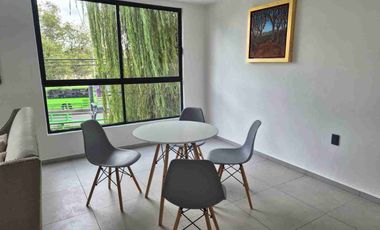 Metro Taxqueña, terminal de Metrobus, Calzada de Tlalpan, a un costado del puente de Miguel Ángel de Quevedo, otras avenidas canal de Miramontes, a una calle del tren ligero Las Torres,