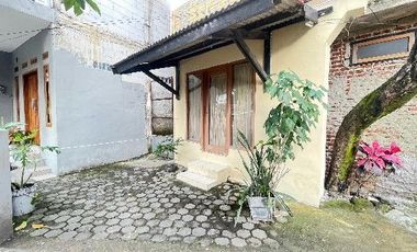 Rumah Hitung Tanah Di Mainroad Dago Ref.05121