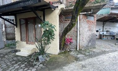 Rumah Hitung Tanah Di Mainroad Dago Ref.05121