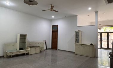 Rumah Pluit luas 10x20 m, kosong rapi parkiran luas