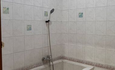 Rumah Pluit luas 10x20 m, kosong rapi parkiran luas