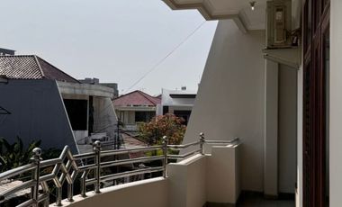 Rumah Pluit luas 10x20 m, kosong rapi parkiran luas