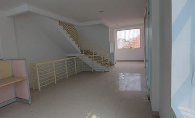 Disewakan Cepat Ruko Hoek 3 Lantai di Jalan Imam Bonjol Karawaci Kota Tangerang