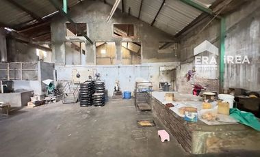 RUMAH DAN RUANG USAHA DIJUAL DI SOLO KOTA DEKAT STASIUN BALAPAN, TERMINAL TIRTONADI