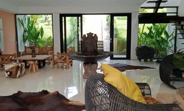 Luxury villa mewah full view jungle ubud bali