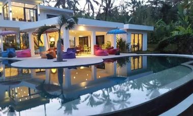 Luxury villa mewah full view jungle ubud bali