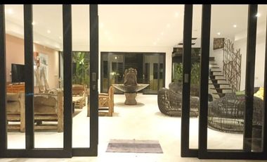 Luxury villa mewah full view jungle ubud bali