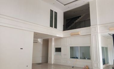 Disewakan  Gedung Ruko Green Village 3 Unit Gandeng ( 1hoek, 2 badan ) Cipondoh Tangerang