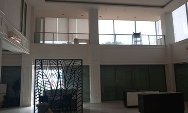 Disewakan  Gedung Ruko Green Village 3 Unit Gandeng ( 1hoek, 2 badan ) Cipondoh Tangerang