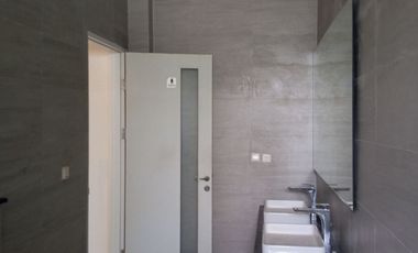 Disewakan  Gedung Ruko Green Village 3 Unit Gandeng ( 1hoek, 2 badan ) Cipondoh Tangerang