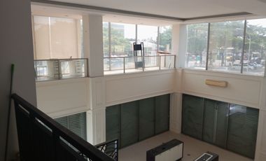 Disewakan  Gedung Ruko Green Village 3 Unit Gandeng ( 1hoek, 2 badan ) Cipondoh Tangerang