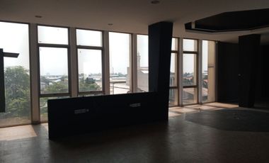 Disewakan  Gedung Ruko Green Village 3 Unit Gandeng ( 1hoek, 2 badan ) Cipondoh Tangerang