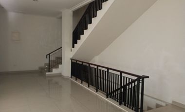Disewakan Gedung Ruko Green Village Cipondoh Tangerang