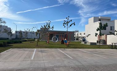 PARA ESTRENAR EN PRIVADA CON ALBERCA  VIGILANCIA, PROXIMA A ZONA INDUSTRIAL. FRACC. PUERTA NATURA.