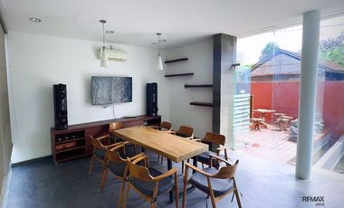 Gedung Kantor Premium 2 Lantai Dijual, di Lodtunduh, Ubud Area