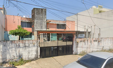 LV25-107 CASA EN VENTA DE RECUPERACION BANCARIA Av Cuauhtémoc 3412, Guadalupe Victoria, 96520 Coatzacoalcos, Veracruz SUPER PRECIO!!!