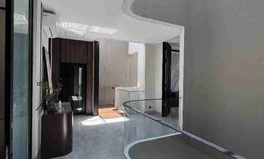 JUAL RUMAH GRAHA FAMILY BARU GRESS FULL FURNISH 2 LANTAI MINIMALIS ADA PRIVATE LIFT